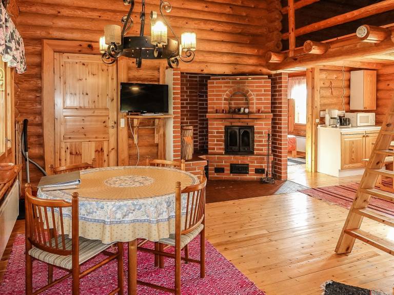Lovely vacation home with sauna & patio | Pets allowed — photo 5