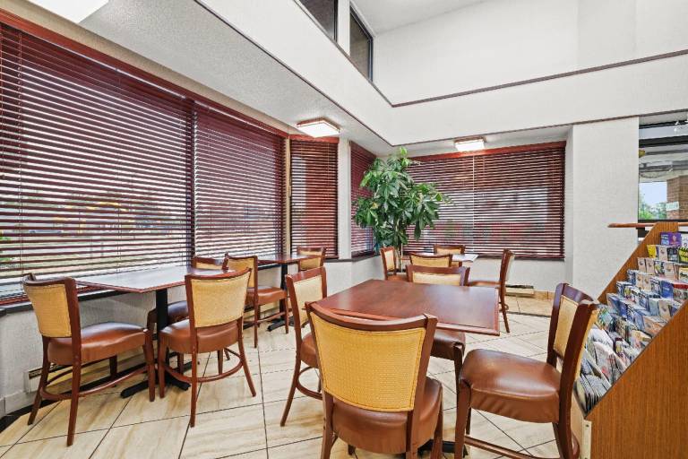 Days Inn by Wyndham Utica — photo 3