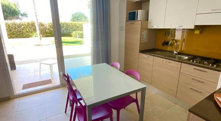 Serviced apartment with garden & patio — photo 3