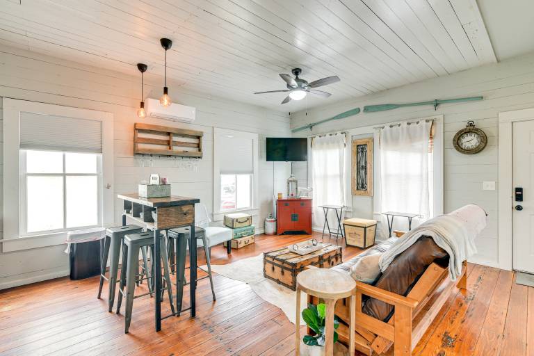 1 Mi to Dtwn Galveston! Home w/ Pet-Friendly Yard — photo 2