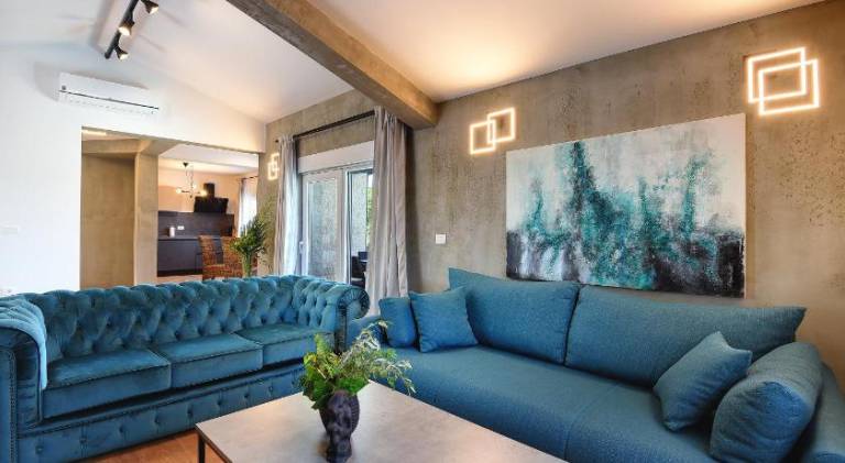 Villa with pool — photo 5