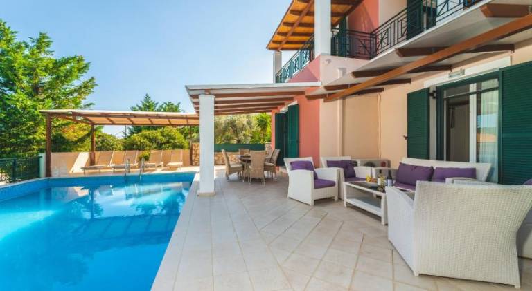 Villa with grill, terrace & private pool — photo 3