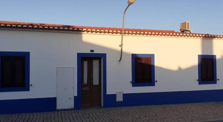 Vacation home with garden & grill in Évora