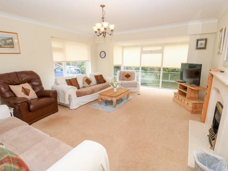Children-friendly cottage with yard | Beach view | Pets allowed — photo 3