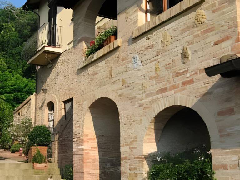 House with barbecue, patio & yard in Montepulciano