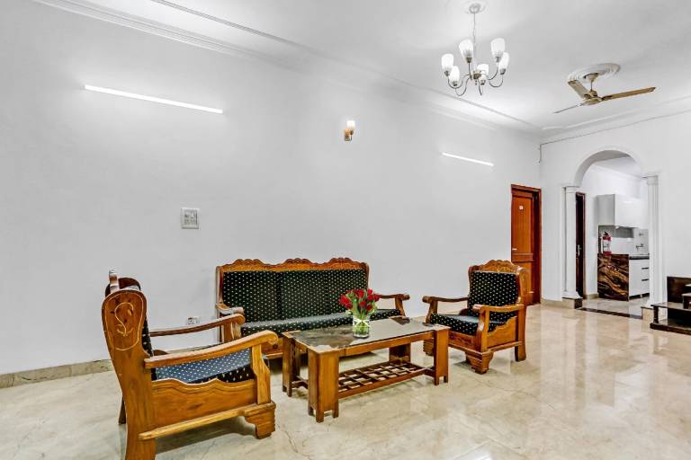 Townhouse Metro Inn Residency Near ISKCON Temple Noida — photo 5