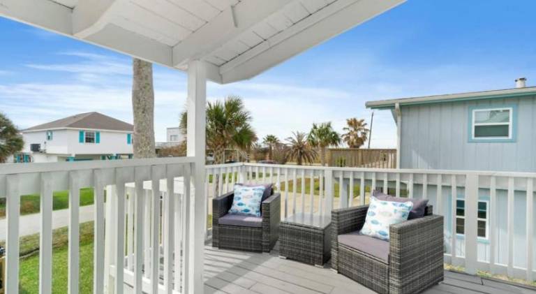 Spacious coastal haven, minutes from beach — photo 5