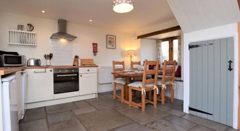 House with 2 rooms for 4 persons — photo 4