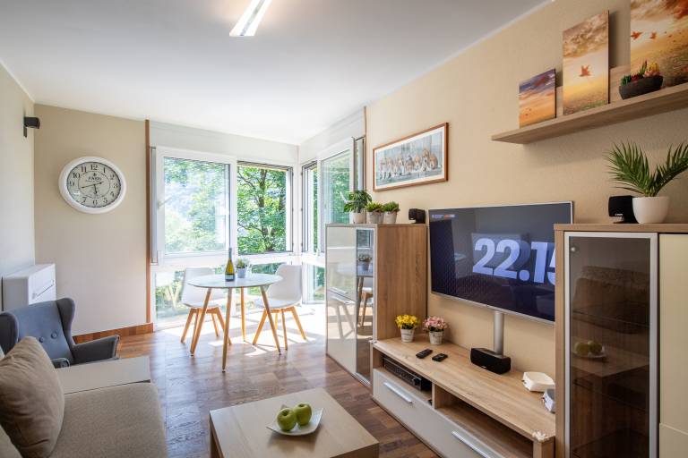 Family-friendly pleasant villa with garden, terrace & hot tub | Water view | Pet-friendly — photo 4