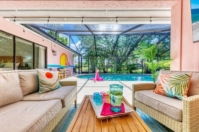 Family-friendly house with terrace, private pool & barbecue | Water view | Pets allowed in Bra