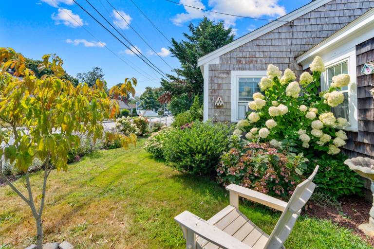 Cottage with grill & yard — photo 4