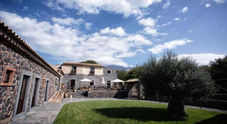 House with terrace, garden & pool in Biancavilla