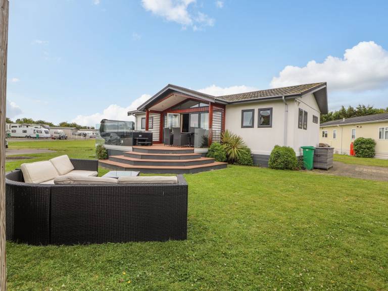 Children-friendly cottage with yard & jacuzzi | Beach view | Dogs allowed in Conwy