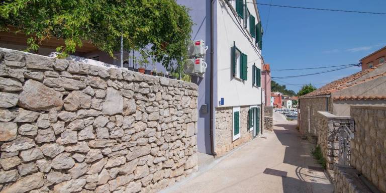 Holiday apartment with terrace — photo 4