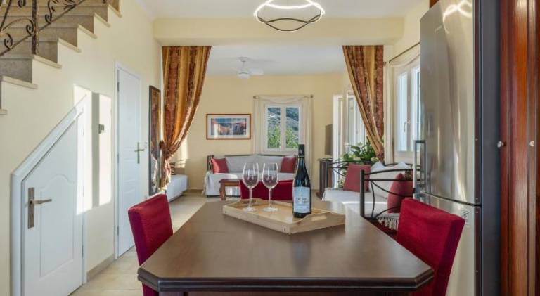 Villa with garden, BBQ & pool | Pet-friendly — photo 5