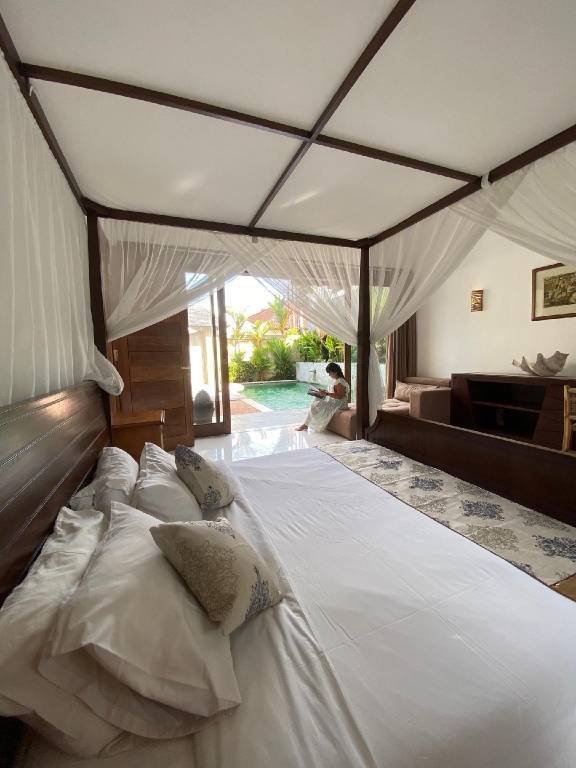 Villa with terrace, private pool & yard | Perfect for remote work — photo 2
