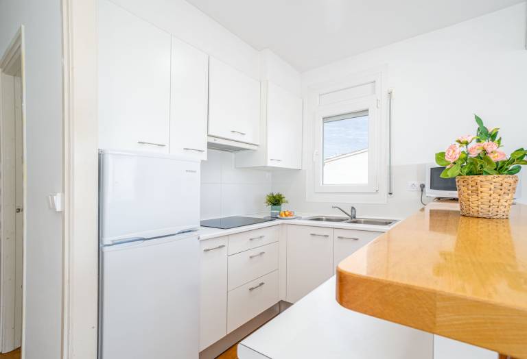Fully equipped rental apartment with yard & terrace | Next to the beach | Dogs allowed — photo 4