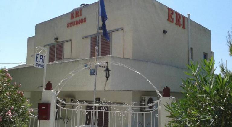 Serviced apartment with garden & terrace in Aegina