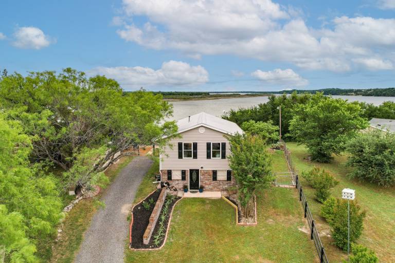 Waterfront Escape on Lake Granbury: Deck & Patio! — photo 3
