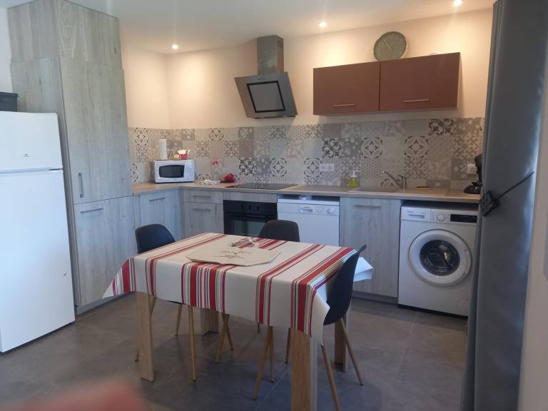 Fully equipped lovely gite with patio, yard & barbeque | Pets allowed — photo 3