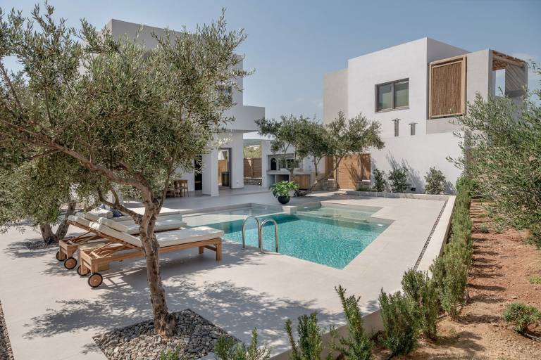 Sensational Chania Villa Villa Roshi 3 Bedrooms Private Outdoor Pool — photo 2