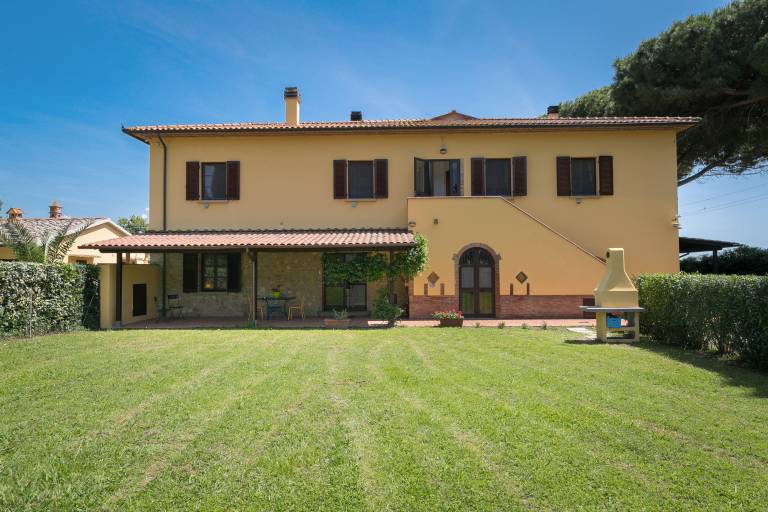 Holiday Apartment 'Podere Nuti - 1 "La Regola" with Shared Pool, Terrace & Wi-Fi — photo 3