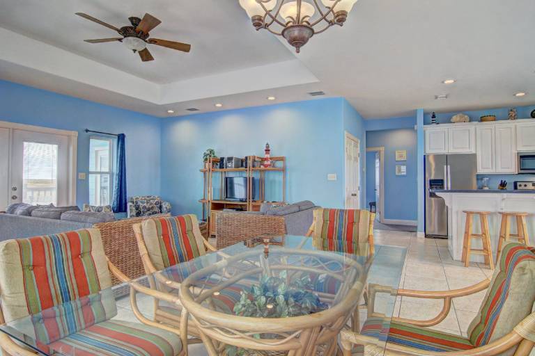 Casa Las Palmas - Pet Friendly! Boardwalk to the Beach! — photo 4