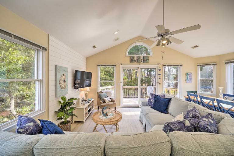 Coastal Home w/ Community Pool < 2 Miles to Beach! — photo 4