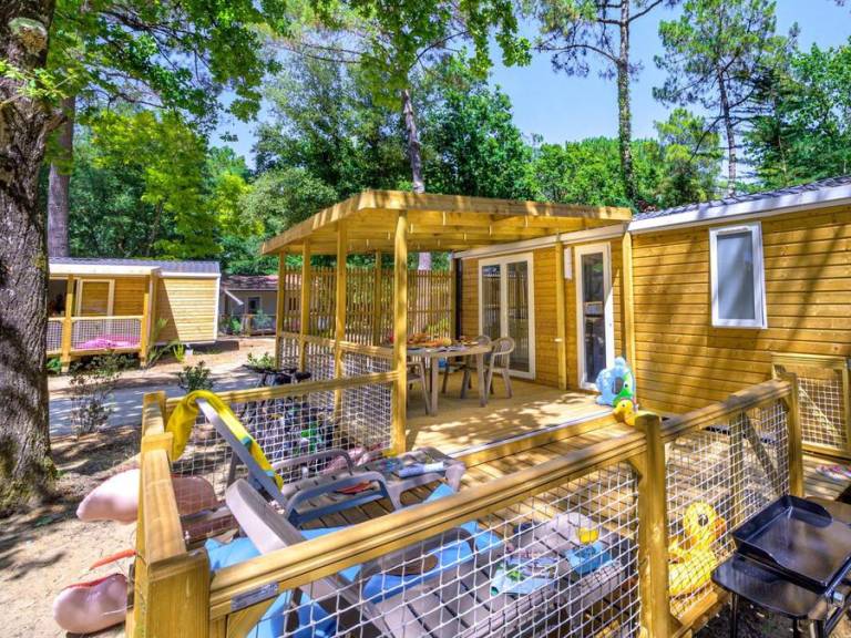 Mobile home with terrace, heated pool & grill — photo 5