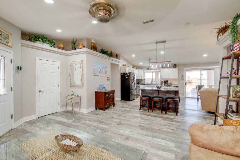 4 Mi to Lake Havasu: Home w/ Views, Pool & Spa — photo 4