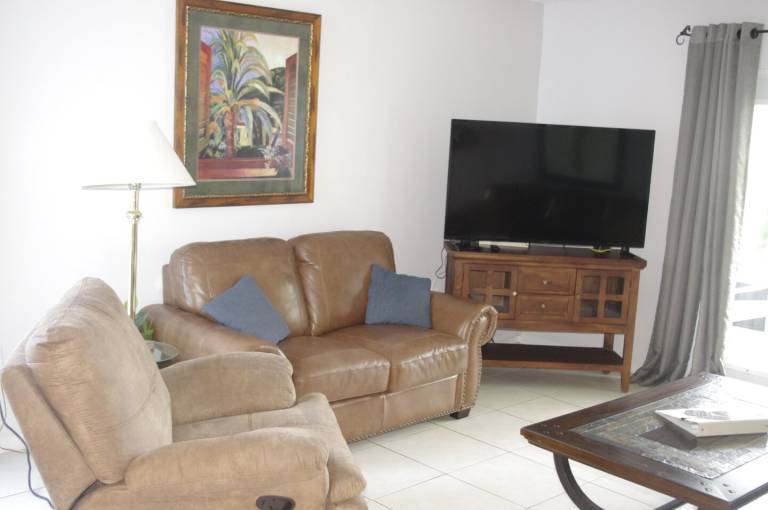 Marion Lane Suites Beach house next to Ron Jons and Beach ramp — photo 5
