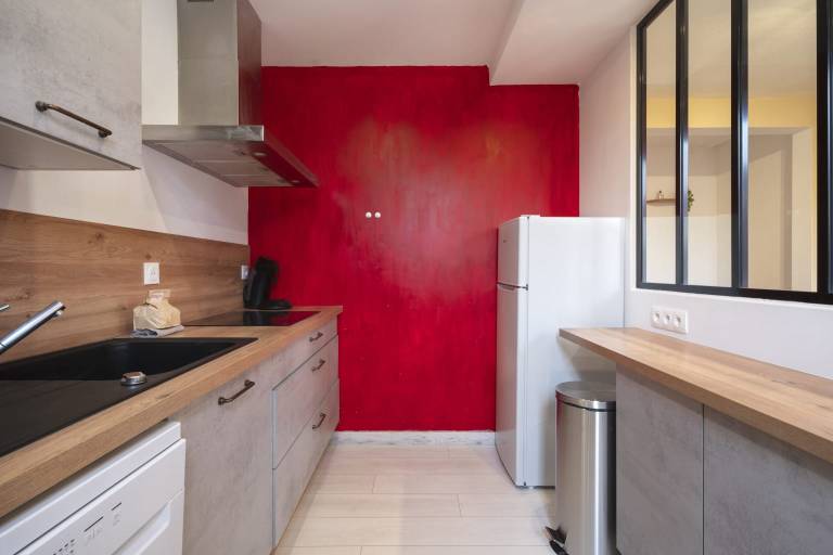 Holiday apartment with yard & patio — photo 2