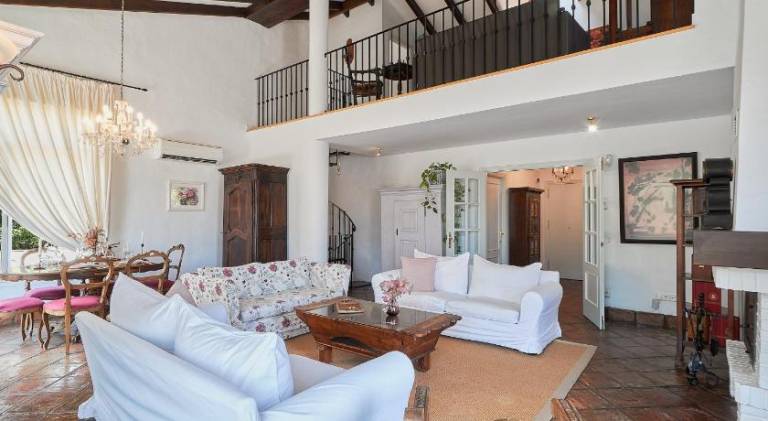 Holiday apartment with pool — photo 4