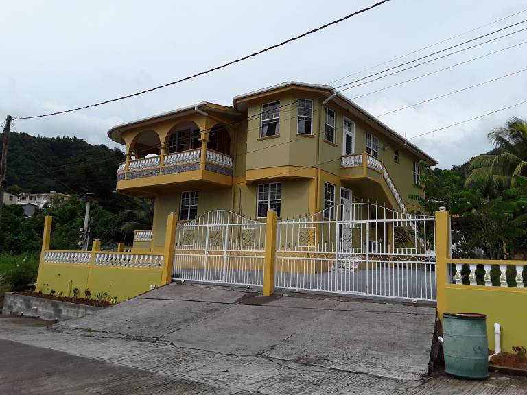 Apartamento Wall House