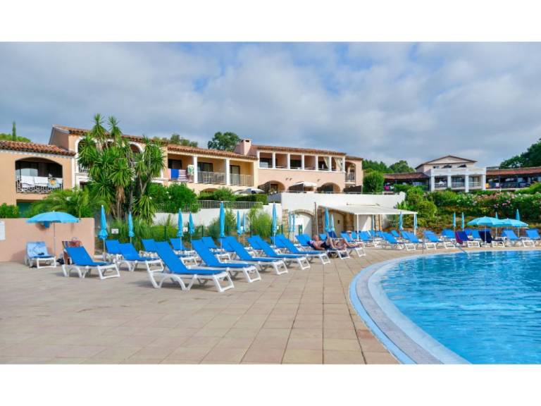 Child-friendly rental apartment with pool | Next to the beach | Pets are welcome in Grimaud