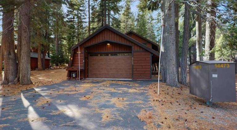 Dog-friendly home with a firepit private hot tub pool & sauna access in Truckee, CA