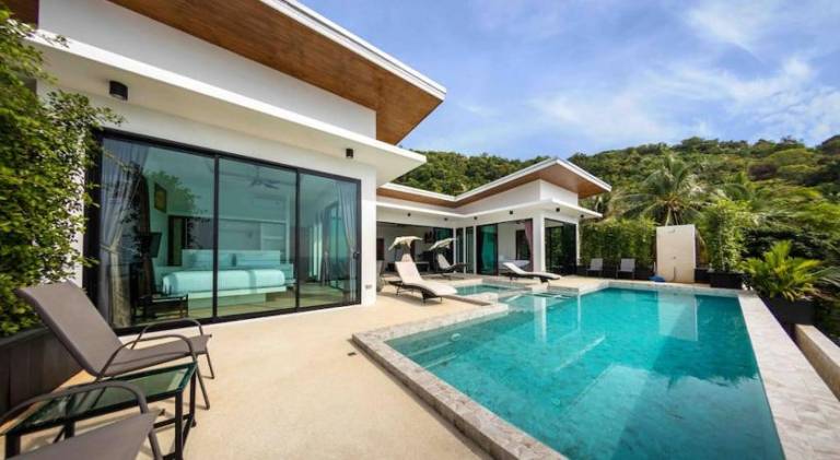 Villa with yard, grill & patio — photo 2