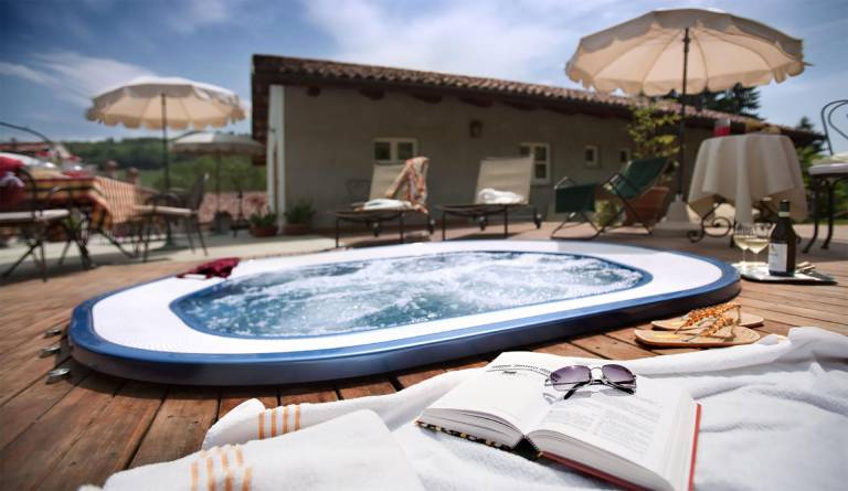 Lovely vacation home with yard, jacuzzi & terrace | Dogs allowed — photo 3