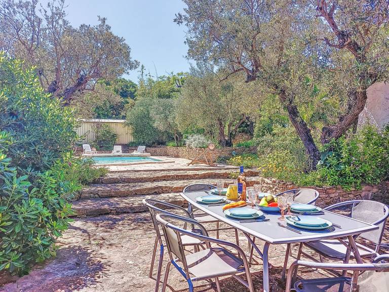 Fully equipped vacation home with private pool, patio & garden | Pets are welcome — photo 3