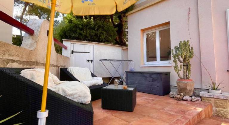 Apartment with barbeque, terrace & yard | Pet-friendly — photo 5