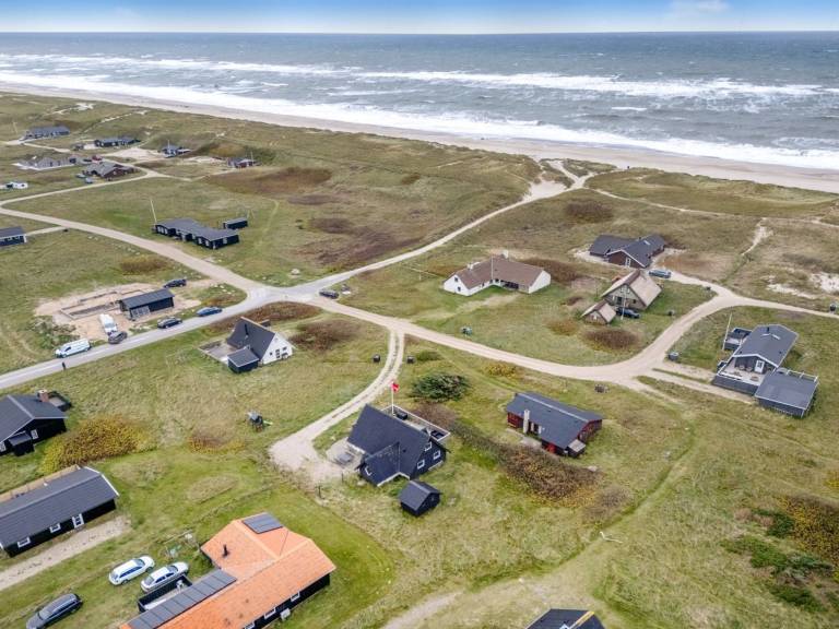 Family-oriented beautiful vacation home with terrace | Beach nearby | Pets allowed — photo 3
