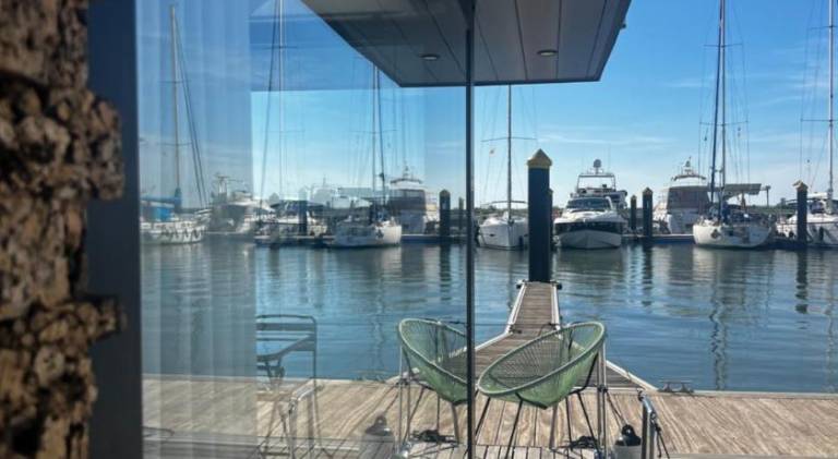 Boat with barbecue & patio — photo 4