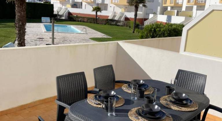 Fully equipped wonderful holiday apartment with grill, private pool & yard | Pets allowed in Leiria