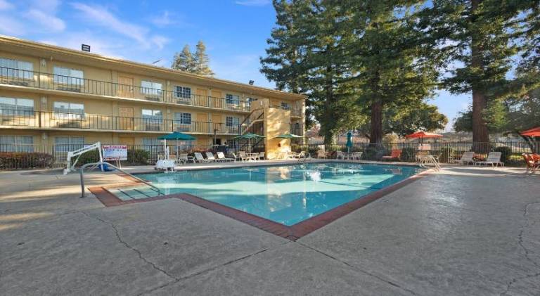 Howard Johnson by Wyndham Sacramento Downtown — photo 2