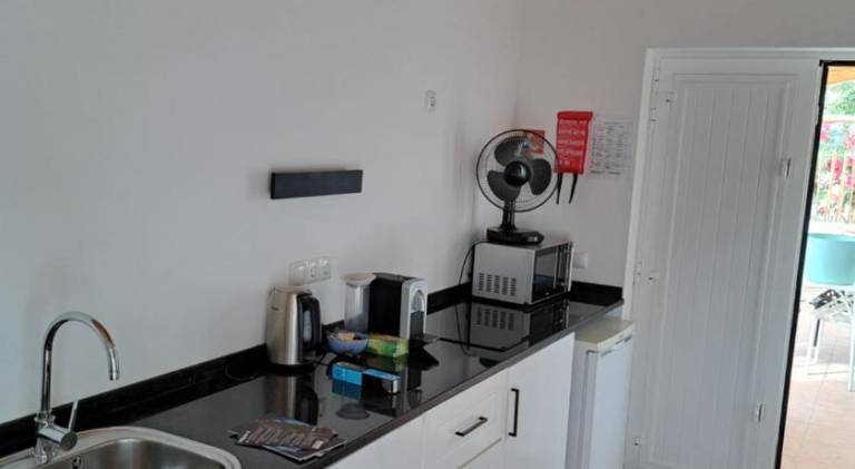 Rental apartment with patio, pool & garden — photo 4