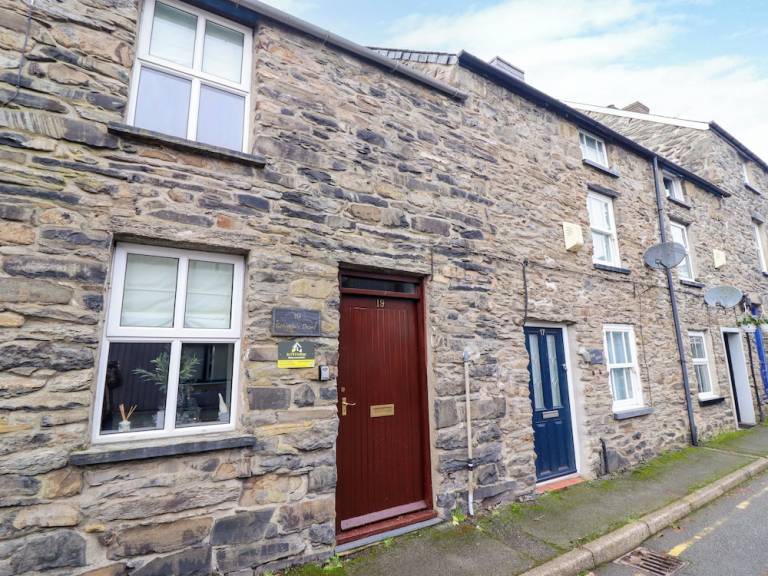 Cottage  Bala