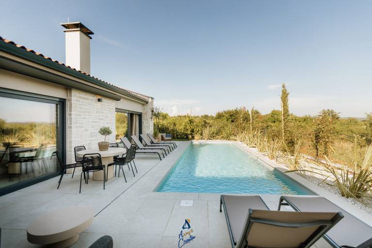 Luxury Designer Villa for 6 with Heated Pool — photo 2