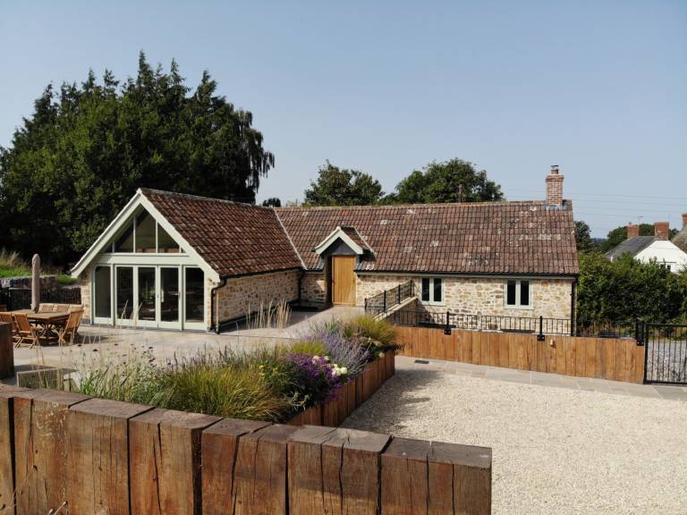 Cottage with hot tub, garden & grill — photo 2