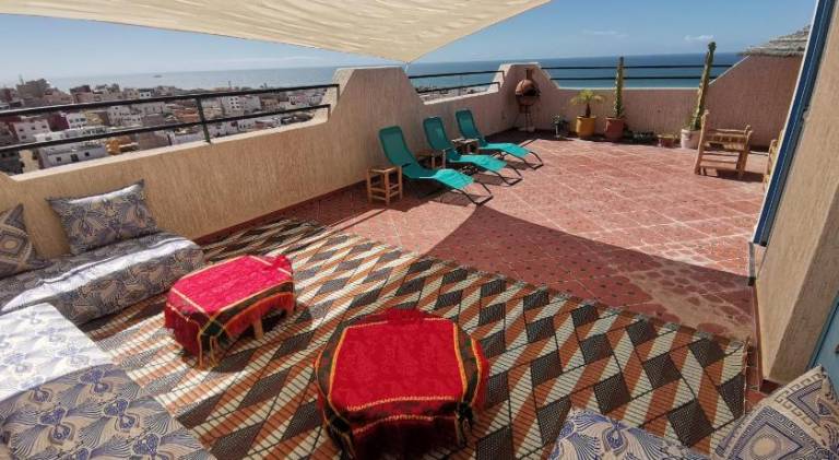 Rental apartment with BBQ & patio — photo 3