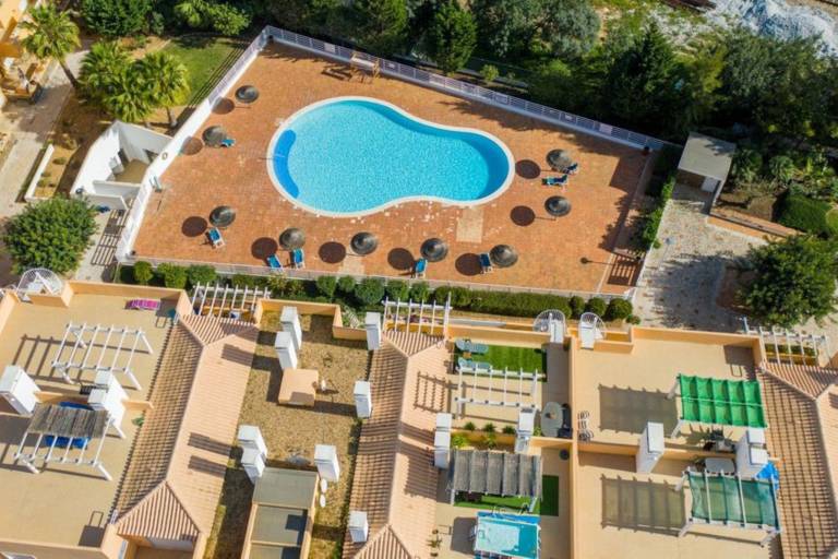 Apartment with pool, yard & patio — photo 4